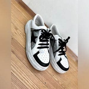 MOCK Vintage Havana sneakers. White silver and black.